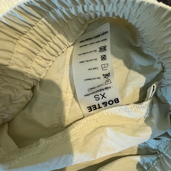 Bo&Tee Elasticated Mini Shorts in Bone - Picture 4 of 5